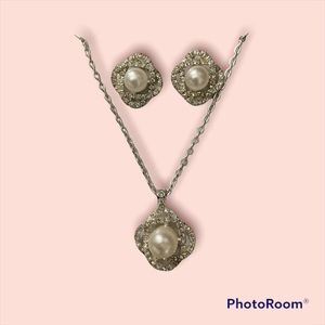 🥀2 for $20🥀Pearl Necklace/Earring Set